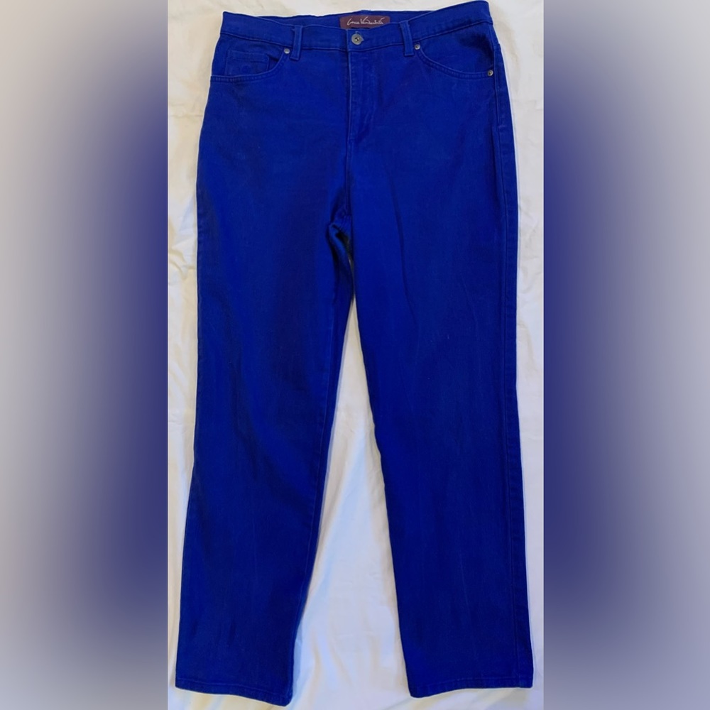 Gloria Vanderbilt | 12 | Blue denim straight leg high waisted jeans
